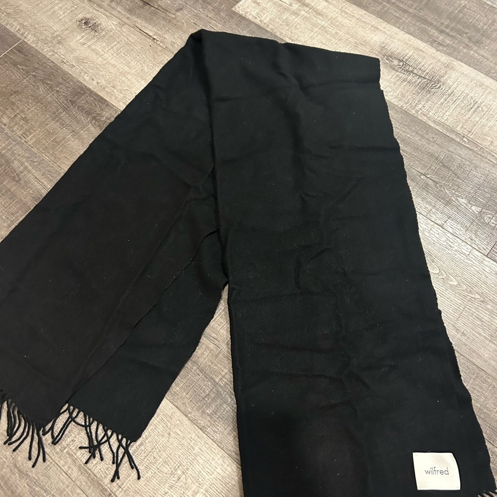 Wilfred Aritzia blanket scarf with fringe